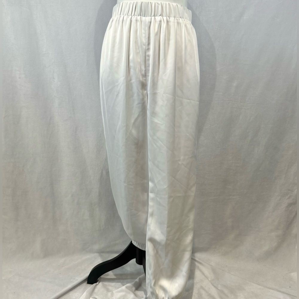 Gianni Bini white satin star struck joggers size small NWT - Picture 2 of 6